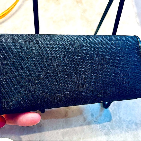 GUCCI black GG key chain and card holder. - Picture 2 of 13